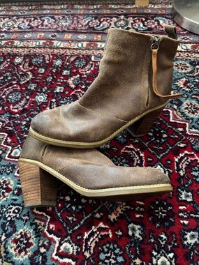 Dolce Vita Distressed Brown Suede Ankle Boots with Tan Trim, Size 7.5